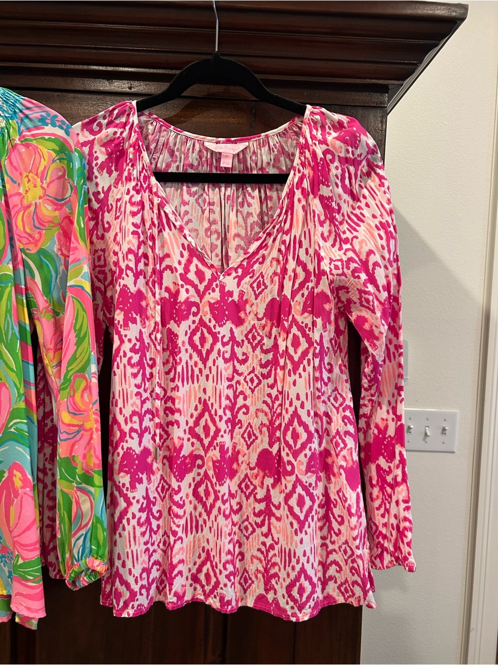 Lilly Pulitzer Women’s Pink Patterned V-Neck Top - Lightweight Long Sleeve